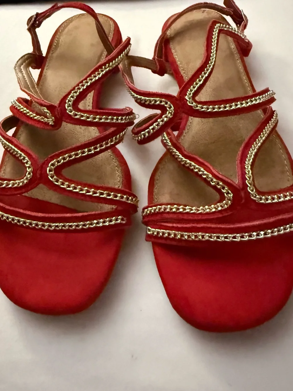 VGUC Aerosols Red Women's Super Comfy Sandals w/Gold Chain Accents Women’s 7.5